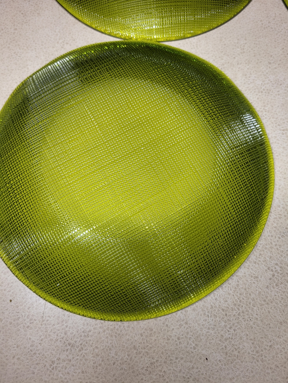 Vintage Anchor Hocking Soreno Avocado Green  8 1/2 Inch Glass Plates - Set of 6 - Picture 6 of 7